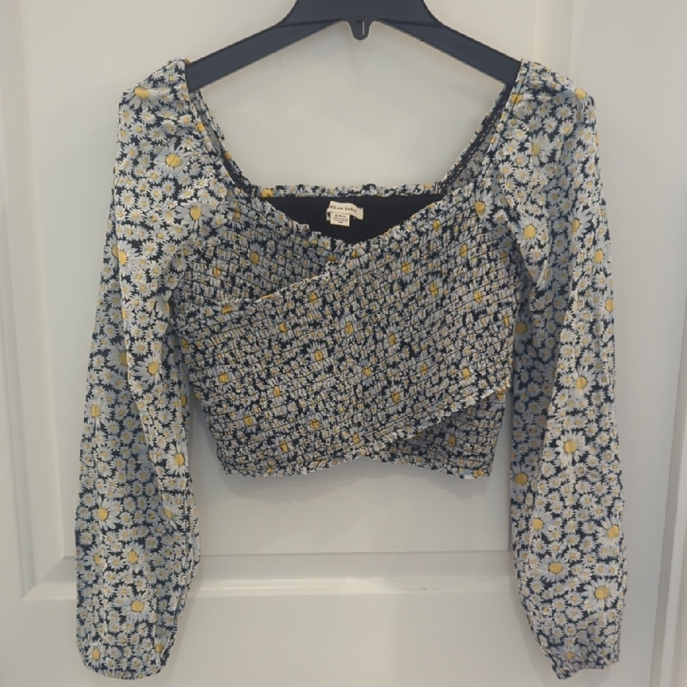 American Eagle Smocked Daisy Puff Long Sleeve Women's Crop Top Criss Cross Front